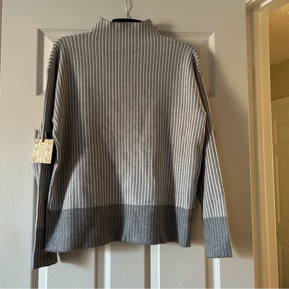 NWT Christian Siriano NY Oversized Sweater - Picture 2 of 4